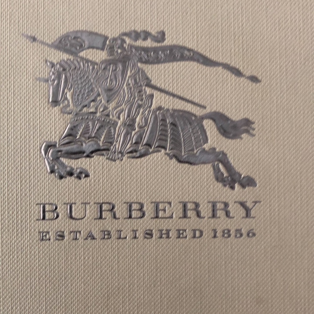 Burberry Authentic NWT and Box Zip Round Wallet